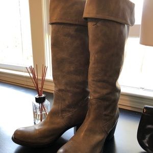 Almost new size 10 Frye distressed boots
